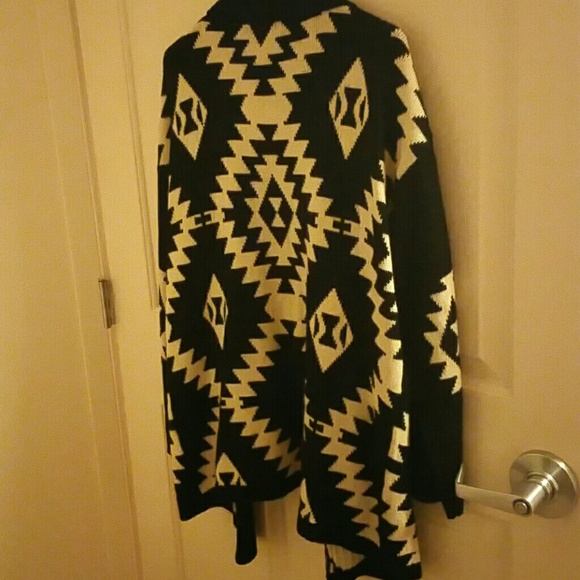 Aztec sweater - Picture 2 of 2