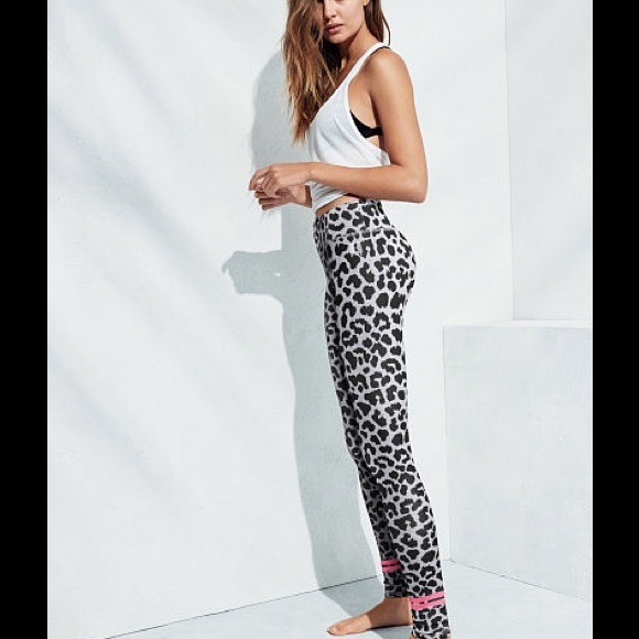 VICTORIA'S SECRET The Everywhere Legging