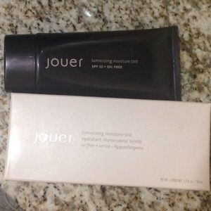Jouer Luminizing moisture tint in Opal