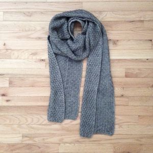 Hand knitted oversized woolen scarf