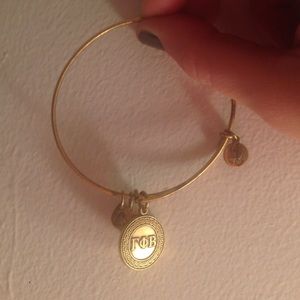 Gamma Phi Beta Alex and Ani