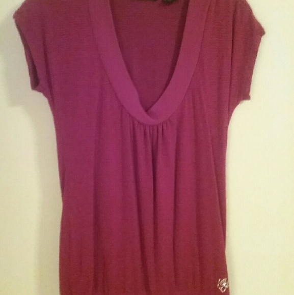 Guess red top