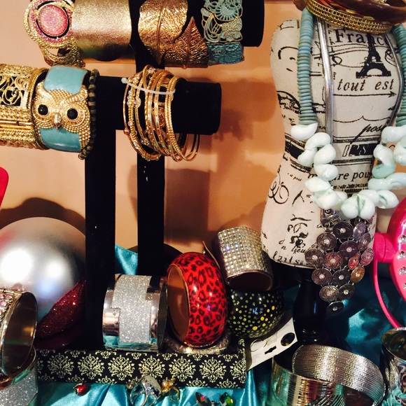 Jewelry - Picture 2 of 4