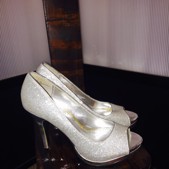 Shoes - Picture 3 of 3