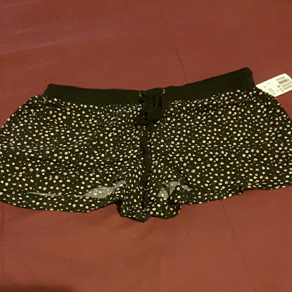 NWTS  cute  floral shorts