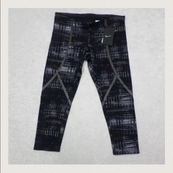 Nike Epic Lux Reflective Crops SMALL $110 MSRP - Picture 1 of 5
