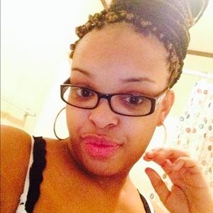 Meet your Posher, Briana