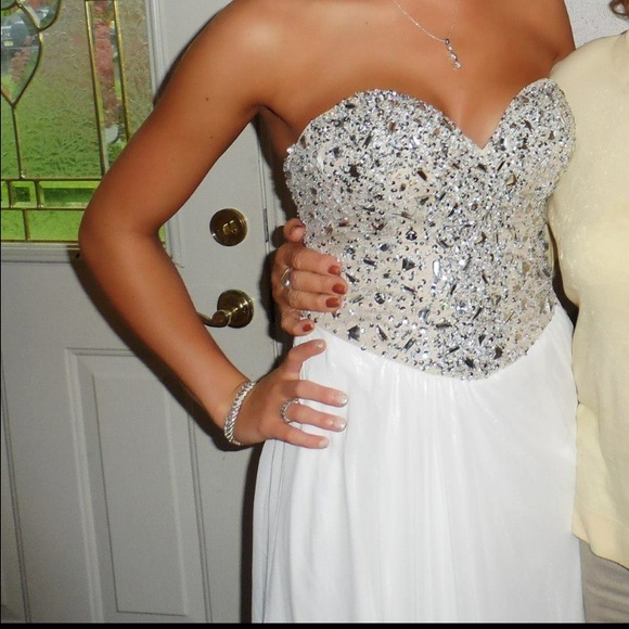 Prom dress - Picture 2 of 2