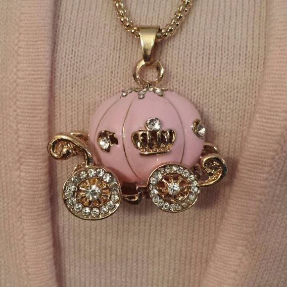 Betsey Johnson Jewelry - ELEGANT CINDERELLA COACH NECKLACE