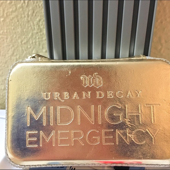 Urban Decay Midnight Emergency palette