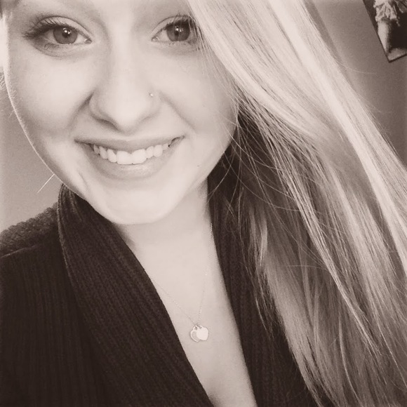 Meet your Posher, Jenn - Picture 1 of 1