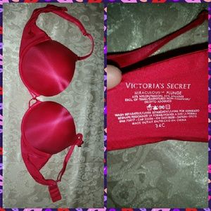 Victoria secret miraculous plunge bra (new)
