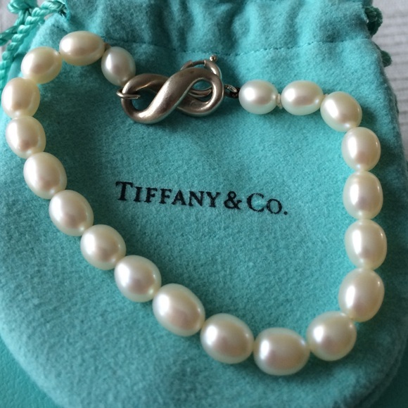 Tiffanny&co pearl bracelet size 7" - Picture 3 of 3