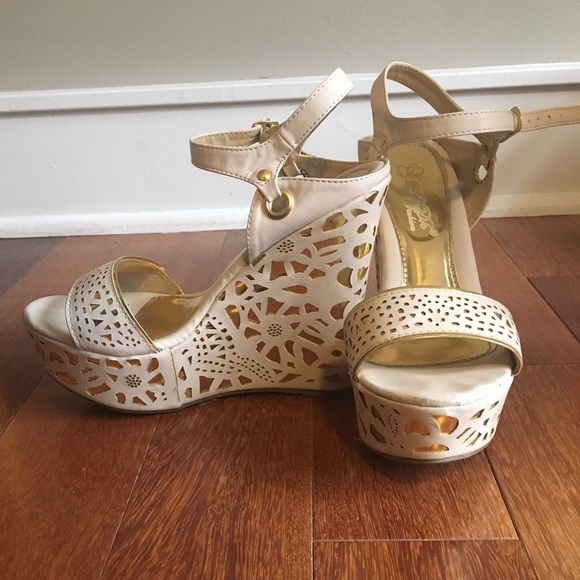 Nude and Gold Wedges size 7.5