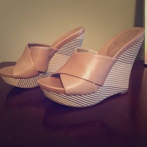 Jessica Simpson striped wedge size 6