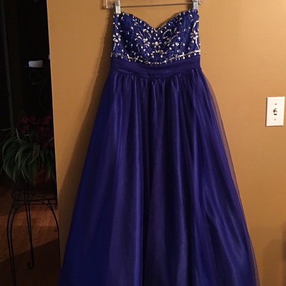 Prom dress - Picture 1 of 4