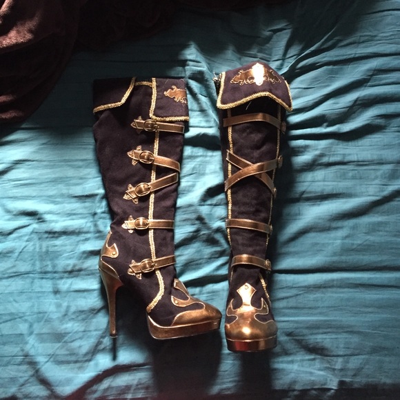 Pirate heeled boots