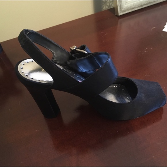 BCBGirls black satin heels size 6 - Picture 3 of 3