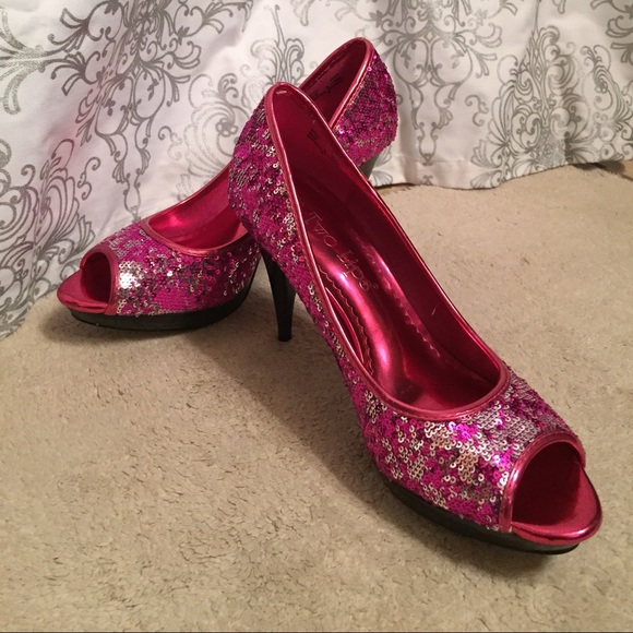 Two Lips Women's Sequined Shaky Shoes in Fuchsia - Picture 2 of 4