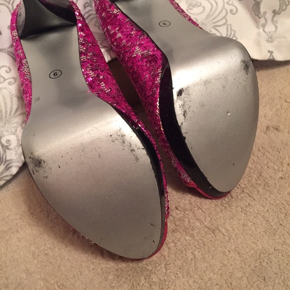 Two Lips Women's Sequined Shaky Shoes in Fuchsia - Picture 3 of 4