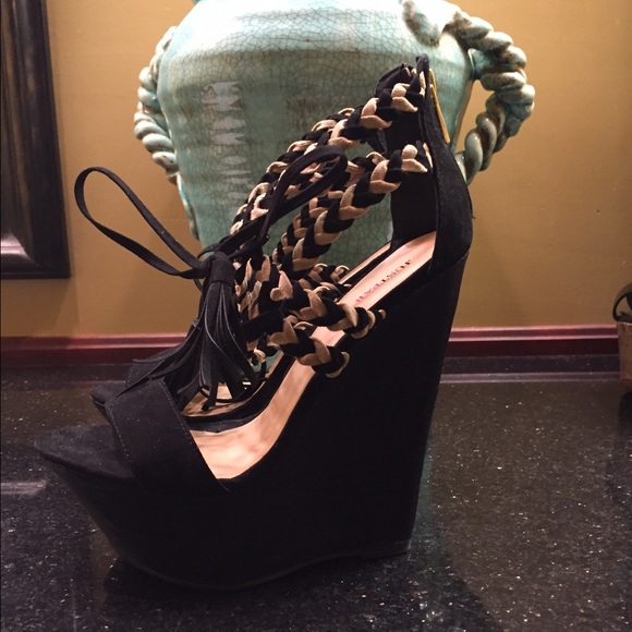 JustFab Shoes - JustFab NWT corset wedge size 6