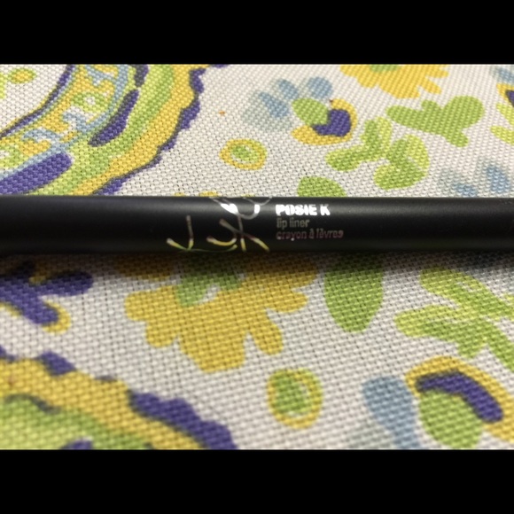 Kylie Jenner Lipliner in Posie K