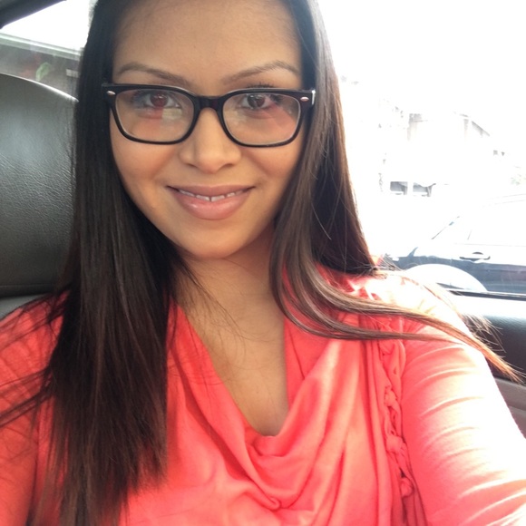 Meet your Posher, Mayra - Picture 1 of 1