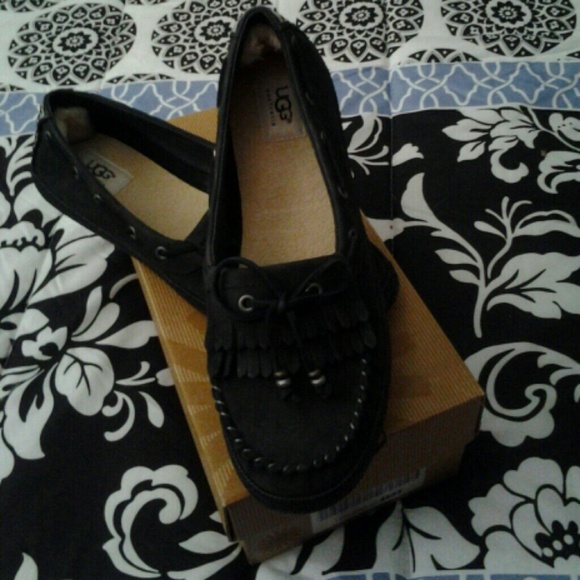 Ugg moccasins sz 9.5
