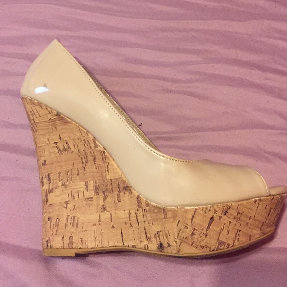 Cream heels - Picture 1 of 4