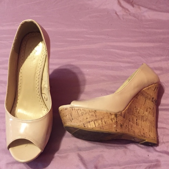 Cream heels - Picture 2 of 4