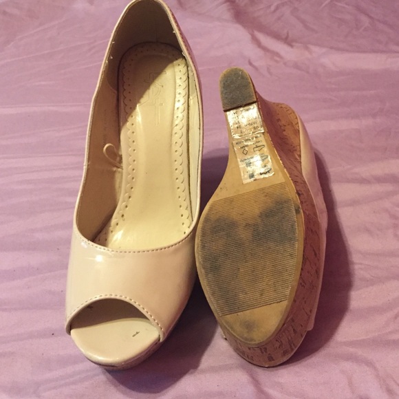 Cream heels - Picture 3 of 4