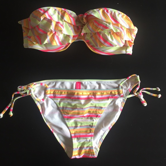 NWOT Victoria's Secret ruffle bandeau bikini