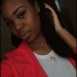 Meet your Posher, Dominique