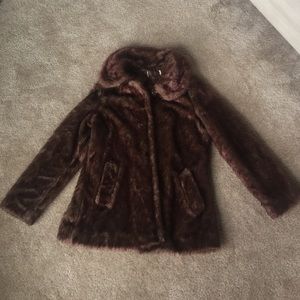 Worn twice! Beautiful faux fur vintage like coat!