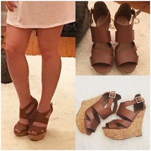 🍃🙌🏼Wedge time of year again! Brown cute wedges