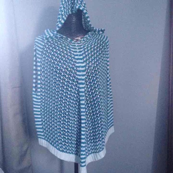 BCBG adorable poncho, medium