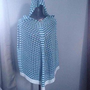 BCBG adorable poncho, medium