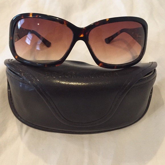 BCBG Maxazria Sunglasses main image 4