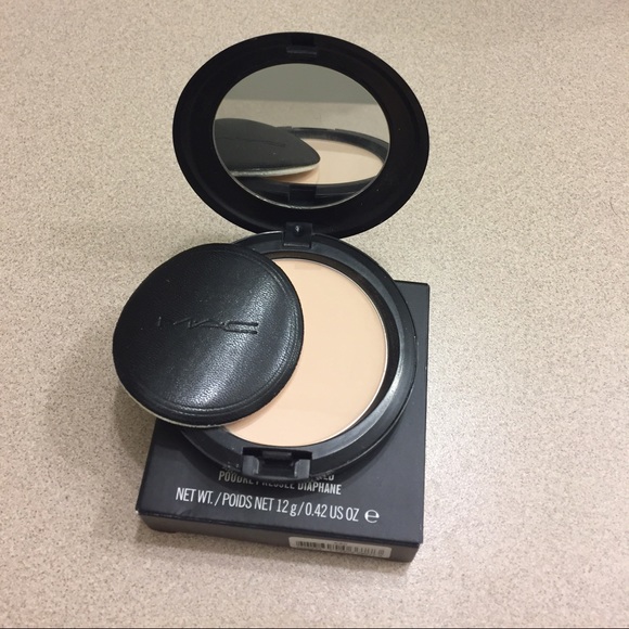 Last MAC NC20 sheer/pressed powder