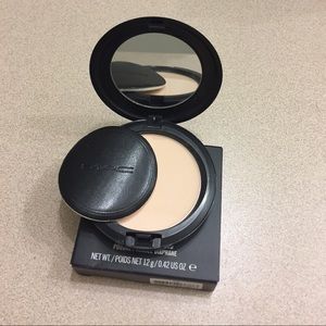 Last MAC NC20 sheer/pressed powder