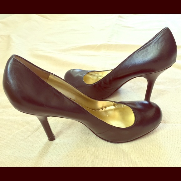 Classic Black leather J.Simpson round-toe heel