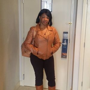 Meet your Posher, Lorie