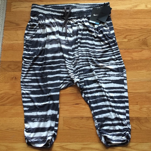 🎉JUST TODAY🎉PRICE REDUCED Nike Training Capri 💕