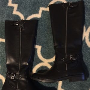 Report black boots like new size 9