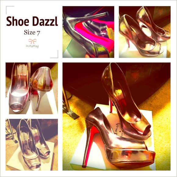 Size 7 Metallic Silver Pumps