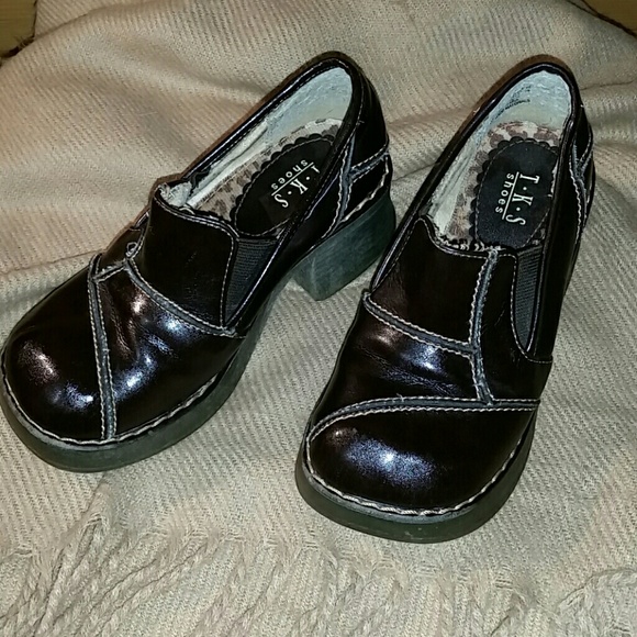 Girls leather shoes
