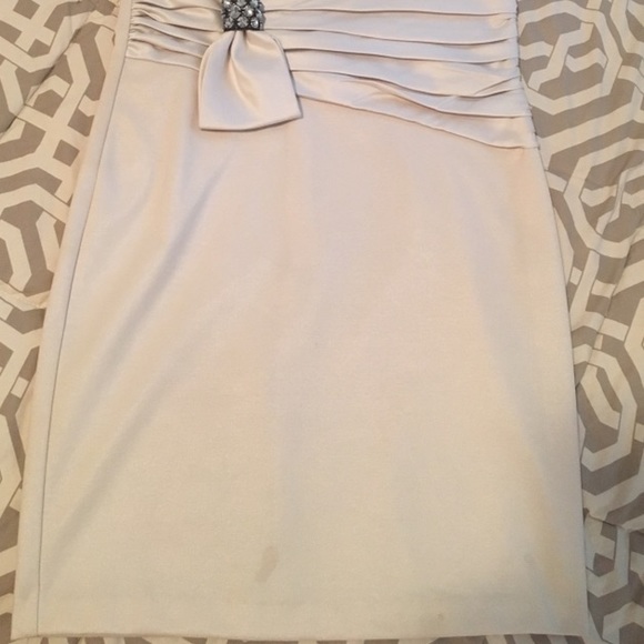 ⭐️SALE Strapless Cream Cocktail Dress w Bow Detail - Picture 4 of 4