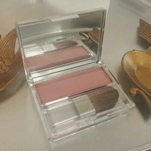 👑 Clinique Blush- Smoldering Plum 115