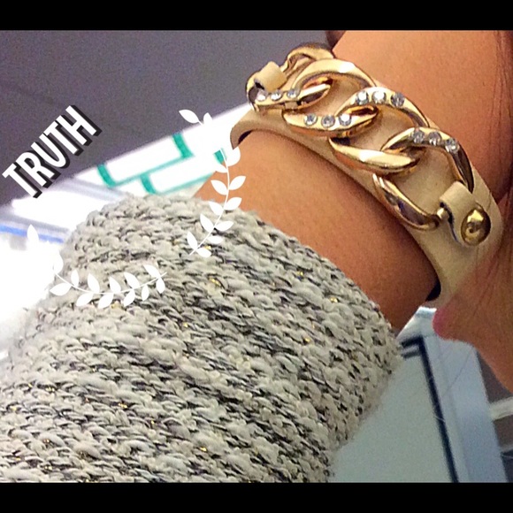 T&J Designs Jewelry - NEW!  Ivory Faux Bracelet Gold Chain