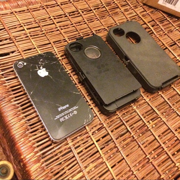 iPhone 4s + Otterbox - Picture 2 of 2